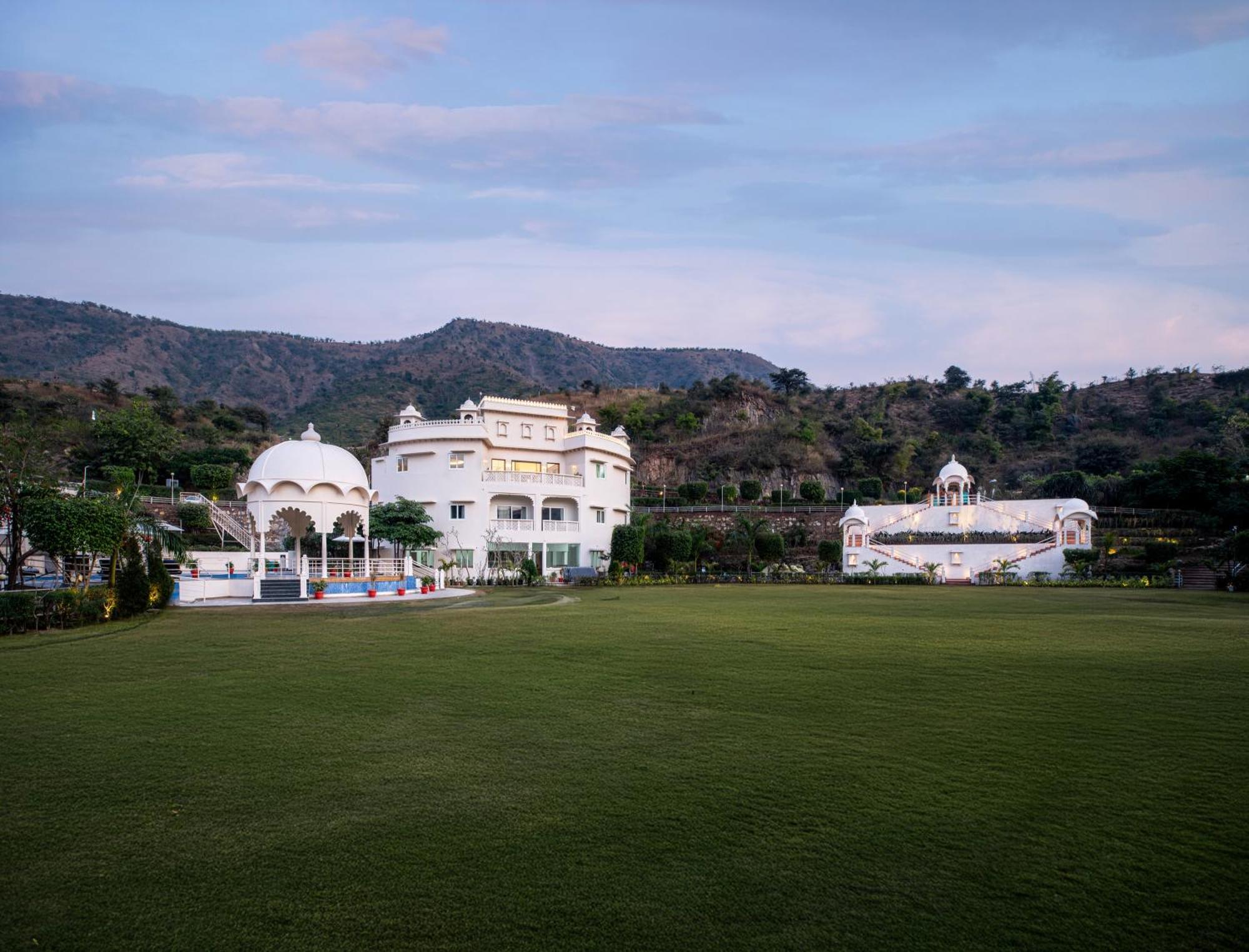 Sayaji Resorts & Spa Udaipur Bagian luar foto
