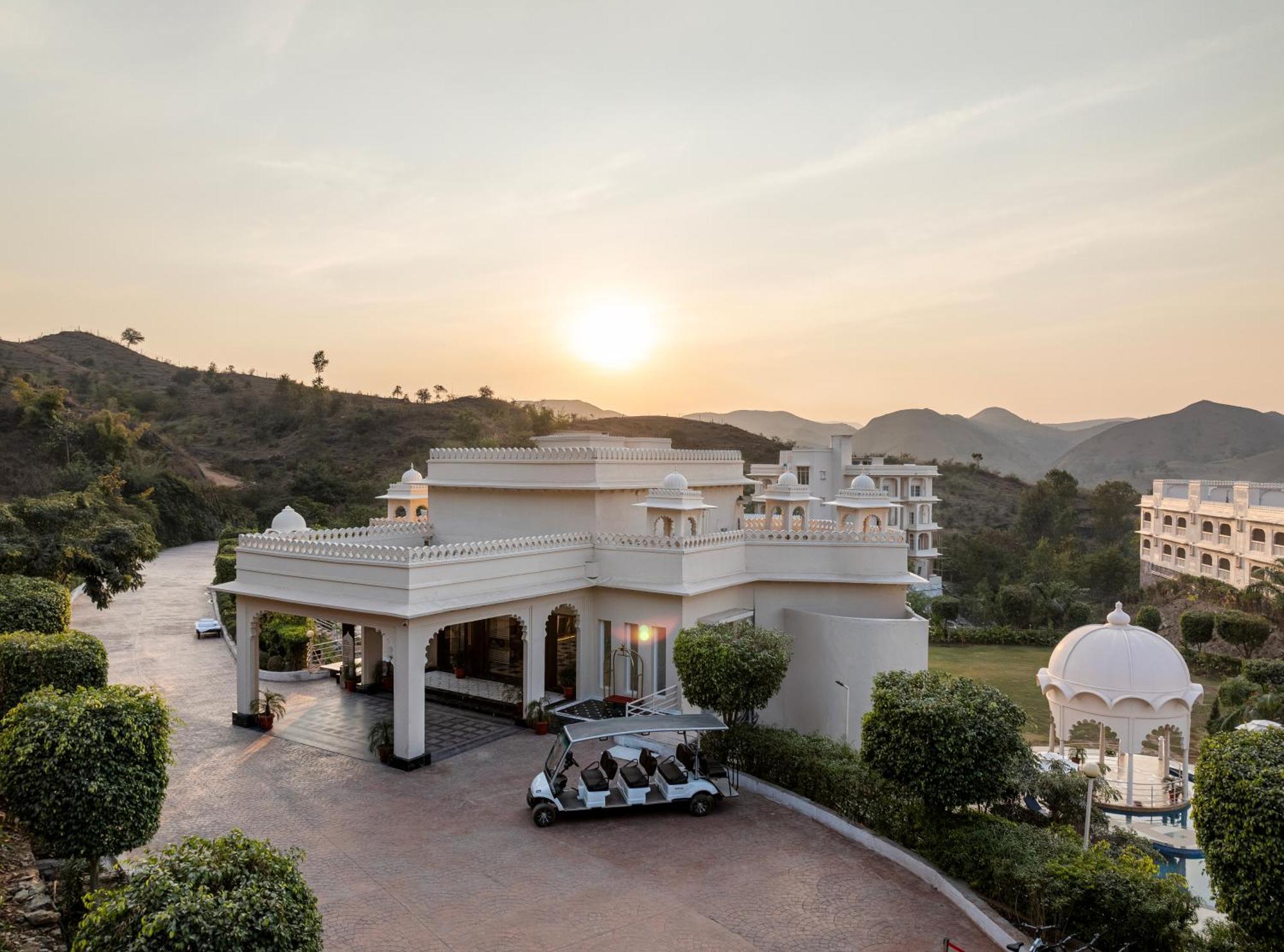 Sayaji Resorts & Spa Udaipur Bagian luar foto